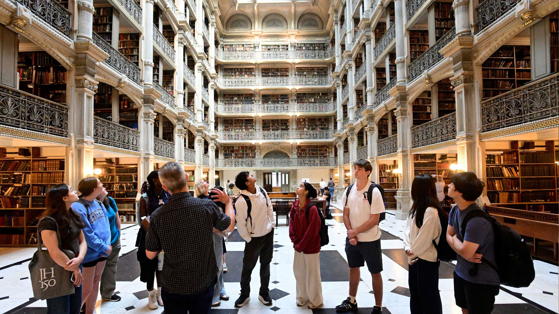 Investigating the Pinkertons class session held in the Peabody Library.
